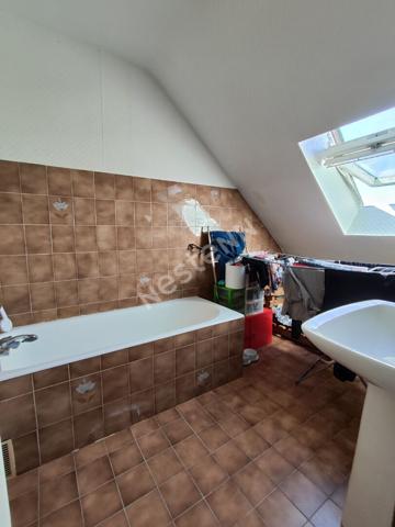 Immeuble à vendre à LOCMINE 3 appartements, une cour extérieur et un garage