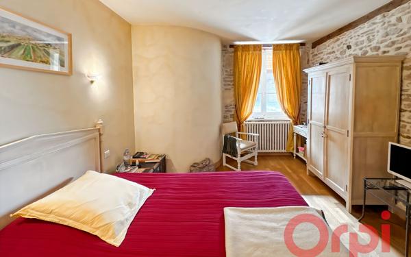 Maison à vendre    6 pièces • 240 m2 Neuilly-en-Dun