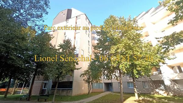 Appartement au RDC avec 2 balcons 4 pièces de 76 m2 secteur Pontlieue avec un accès direct au bord de l' huisne
