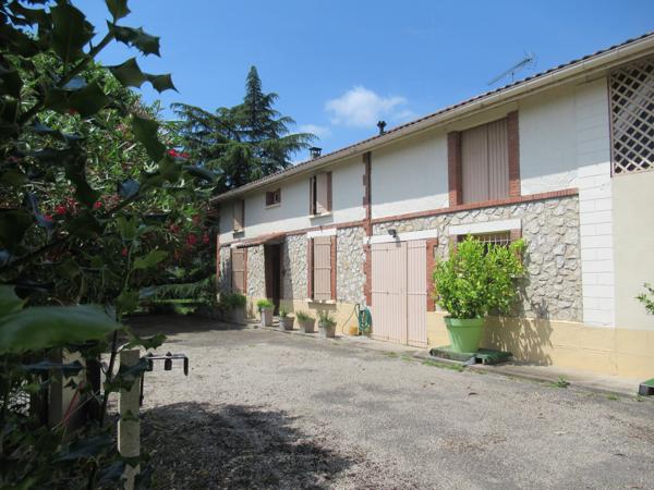 Villemade (82130) MAISON DE CAMPAGNE AVEC GRANDES DEPENDANCES