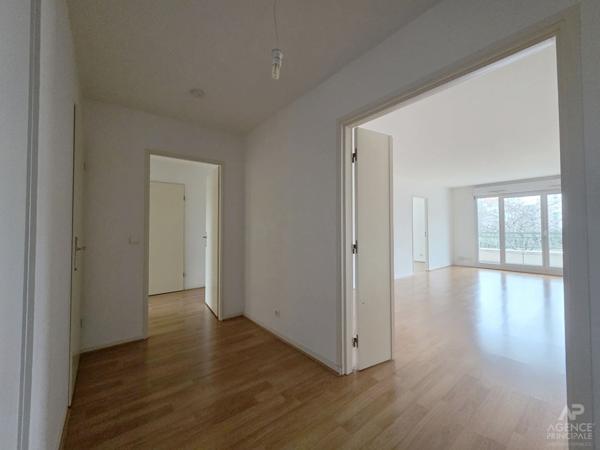 Appartement Rueil-malmaison 4 pièce(s) 105 m2 Loyer €2 490/mois charges comprises **  - Référence  19583