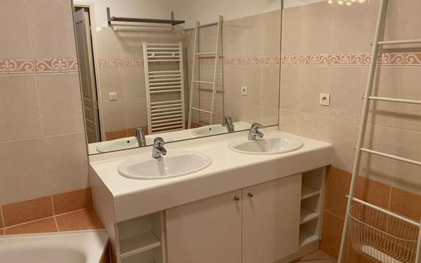 Appartement à louer    4 pièces •  Caluire-et-Cuire