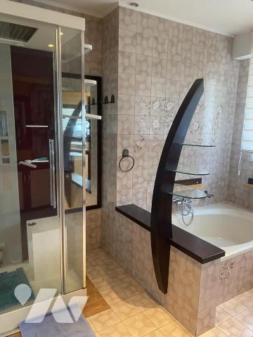 FLERS  - UNE MAISON  avec de BEAUX VOLUMES et TERRAIN 