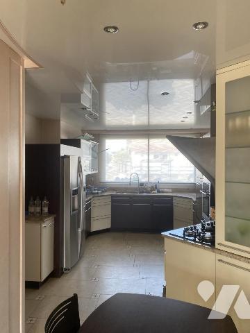 FLERS  - UNE MAISON  avec de BEAUX VOLUMES et TERRAIN 