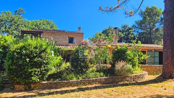 DOMAZAN - Maison 270 m2 5 chambres jardin de 3500 m2 avec piscine