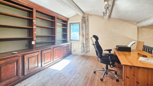 DOMAZAN - Maison 270 m2 5 chambres jardin de 3500 m2 avec piscine