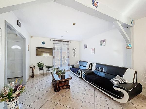 Coup de coeur ! Pavillon indépendant vivable de plain pied, dans le centre ville de Villeparisis - 5 chambres - 1 bureau - jardin et sous-sol total.