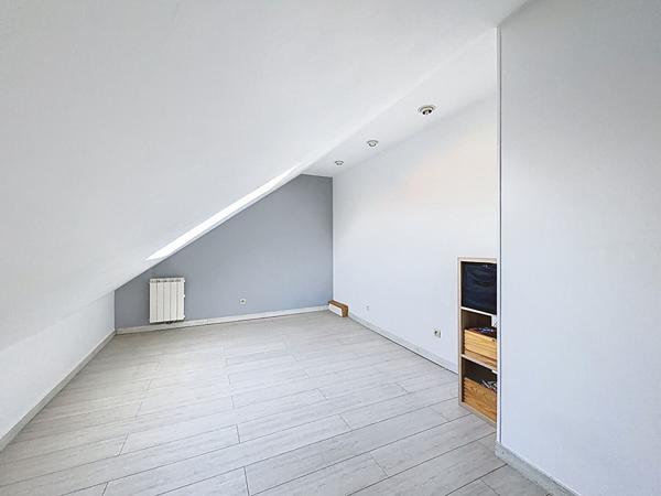 Coup de coeur ! Pavillon indépendant vivable de plain pied, dans le centre ville de Villeparisis - 5 chambres - 1 bureau - jardin et sous-sol total.