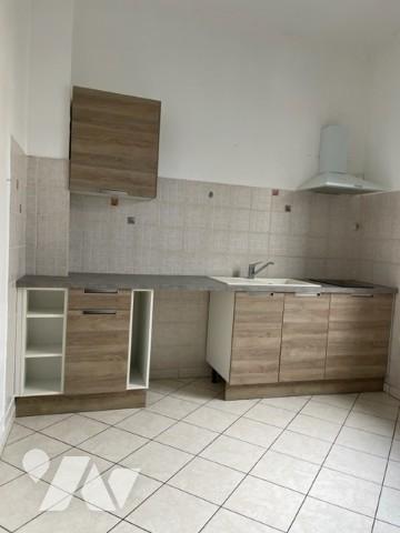 CHAUNY CENTRE maison mitoyenne des deux côtés