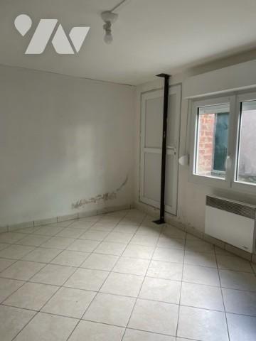 CHAUNY CENTRE maison mitoyenne des deux côtés