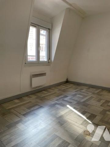 CHAUNY CENTRE maison mitoyenne des deux côtés