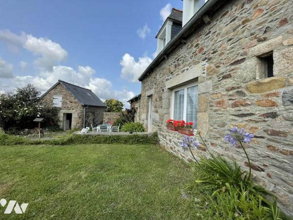 Ensemble de maisons d'habitations avec jardin