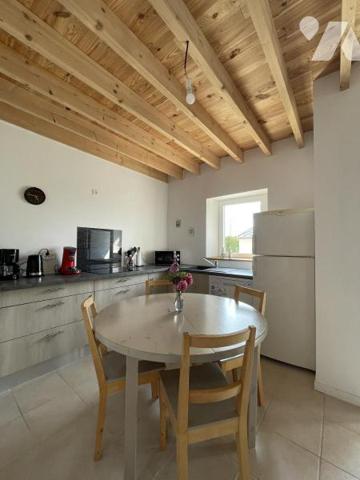 Ensemble de maisons d'habitations avec jardin