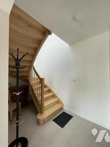 Ensemble de maisons d'habitations avec jardin