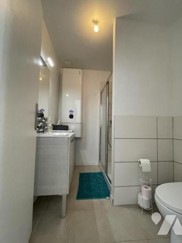 Ensemble de maisons d'habitations avec jardin