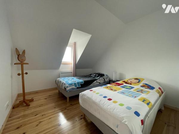 Ensemble de maisons d'habitations avec jardin