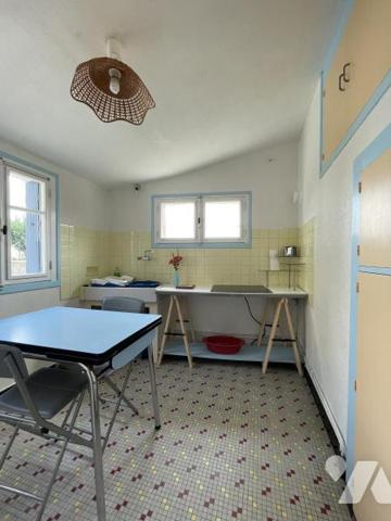 Ensemble de maisons d'habitations avec jardin