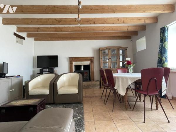 Ensemble de maisons d'habitations avec jardin