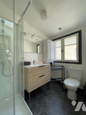 Ensemble de maisons d'habitations avec jardin