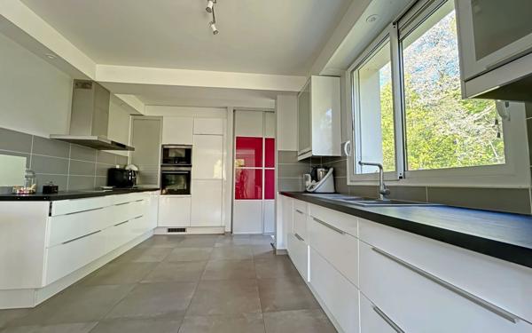 Maison à vendre    8 pièces • 216 m2 Gif-sur-Yvette