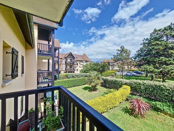 A vendre : Charmant appartement de trois pieces avec balcon a deux pas de la plage Sword Beach