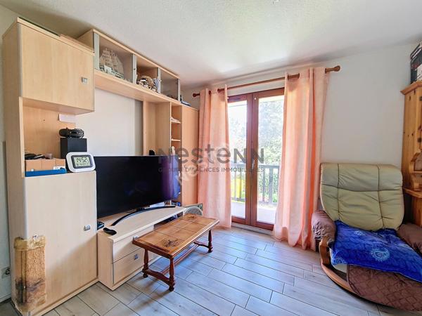 A vendre : Charmant appartement de trois pieces avec balcon a deux pas de la plage Sword Beach