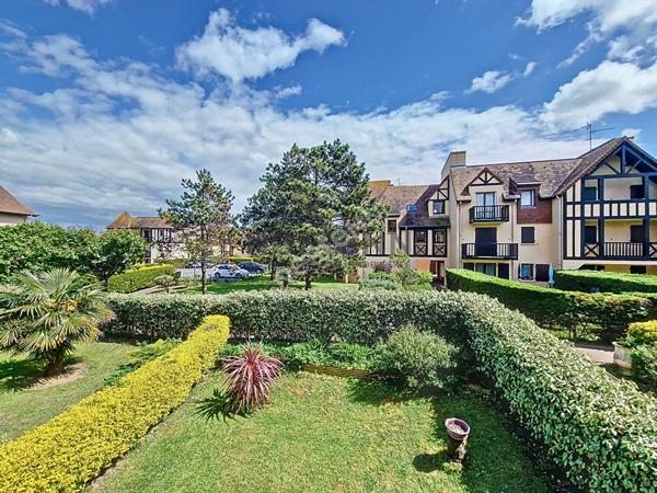 A vendre : Charmant appartement de trois pieces avec balcon a deux pas de la plage Sword Beach