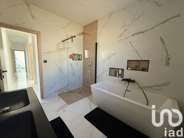 Maison à vendre 6 pièces 198 m² Clarensac
