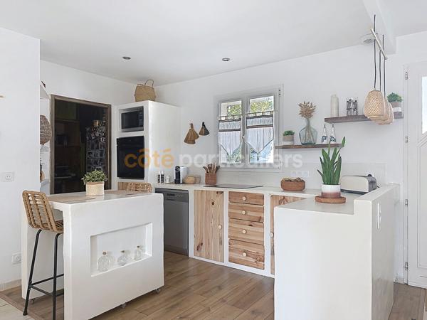 Vente
                Maison155 m² - 8 Pièces -
                    SAINT GEORGES D OLERON (17190)