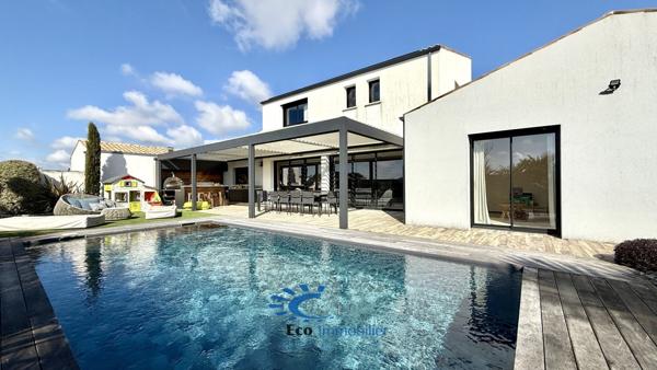 SAINT-ROGATIEN MAISON CONTEMPORAINE 4 CHAMBRES AVEC PISCINE  Saint rogatien