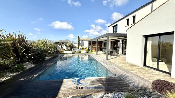 SAINT-ROGATIEN MAISON CONTEMPORAINE 4 CHAMBRES AVEC PISCINE  Saint rogatien