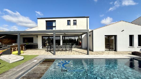 SAINT-ROGATIEN MAISON CONTEMPORAINE 4 CHAMBRES AVEC PISCINE  Saint rogatien
