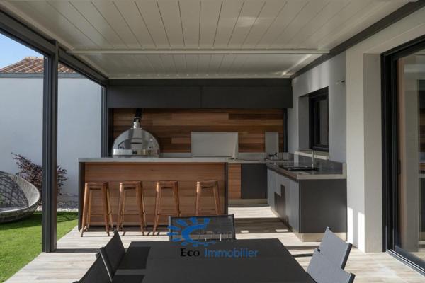 SAINT-ROGATIEN MAISON CONTEMPORAINE 4 CHAMBRES AVEC PISCINE  Saint rogatien