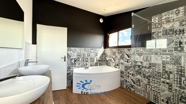 SAINT-ROGATIEN MAISON CONTEMPORAINE 4 CHAMBRES AVEC PISCINE  Saint rogatien