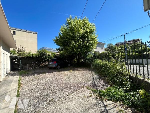 Studio situé au 3ᵉ étage