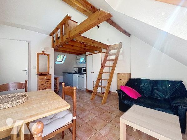 Studio situé au 3ᵉ étage