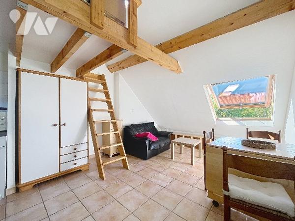 Studio situé au 3ᵉ étage