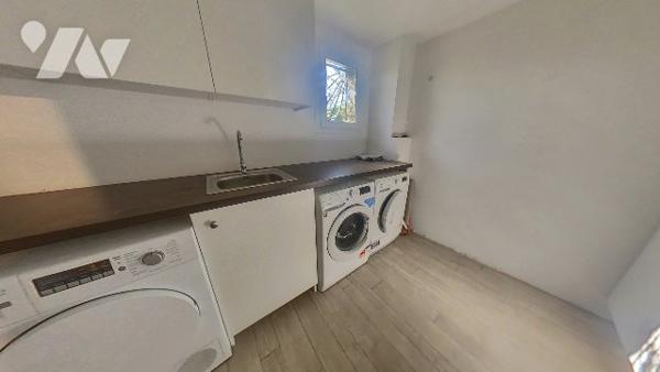 Propriété récente de 2020, deux espaces habitables indépendants avec vue imprenable, terrain 870m²