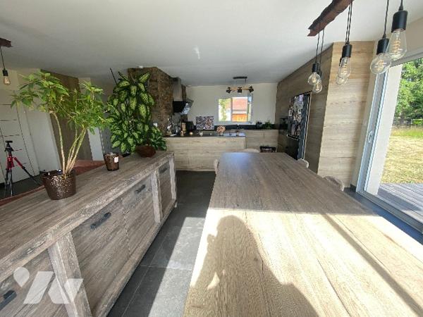 Propriété récente de 2020, deux espaces habitables indépendants avec vue imprenable, terrain 870m²