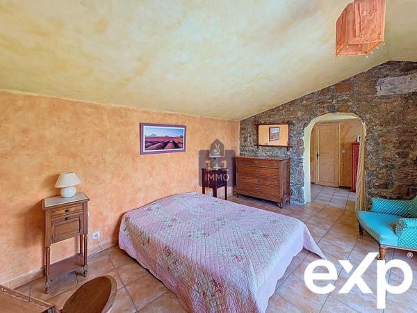 Rare à la vente ! Ancienne bergerie en pierres