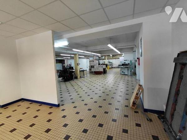 
LOCAL COMMERCIAL - VENTE - PONTIVY (56300)

En exclusivité chez votre notaire, local commer...