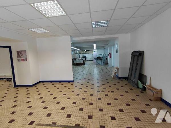 
LOCAL COMMERCIAL - VENTE - PONTIVY (56300)

En exclusivité chez votre notaire, local commer...