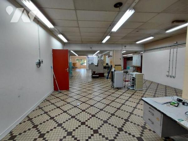 
LOCAL COMMERCIAL - VENTE - PONTIVY (56300)

En exclusivité chez votre notaire, local commer...