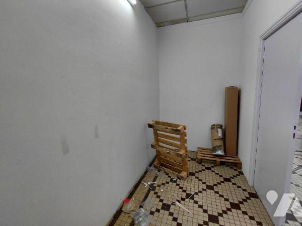 
LOCAL COMMERCIAL - VENTE - PONTIVY (56300)

En exclusivité chez votre notaire, local commer...