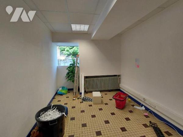
LOCAL COMMERCIAL - VENTE - PONTIVY (56300)

En exclusivité chez votre notaire, local commer...