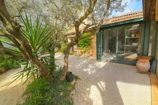 Robion (84440) MAISON AVEC STUDIO INDEPENDANT