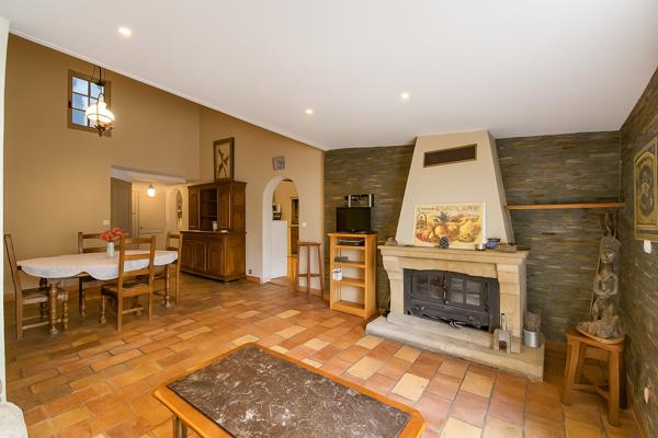 Robion (84440) MAISON AVEC STUDIO INDEPENDANT