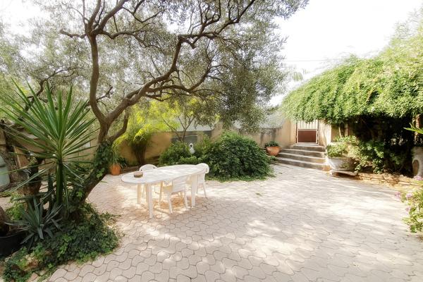 Robion (84440) MAISON AVEC STUDIO INDEPENDANT