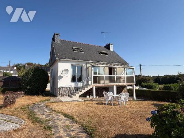 Construite en 1966, cette maison de 88 m² repose sur de solides fondations et un soubassement e...