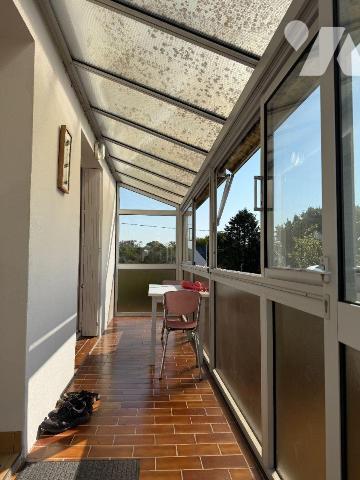 Construite en 1966, cette maison de 88 m² repose sur de solides fondations et un soubassement e...